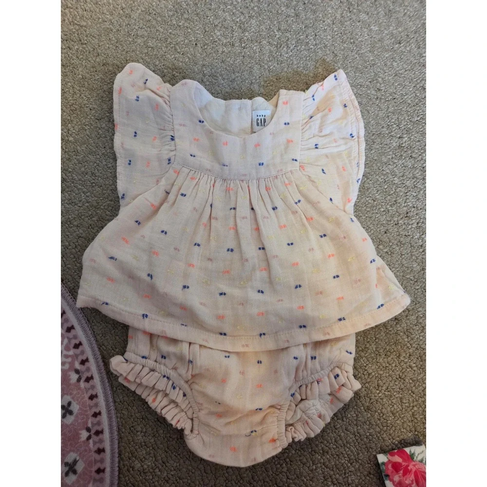 Baby gap outfit 6-12 mos